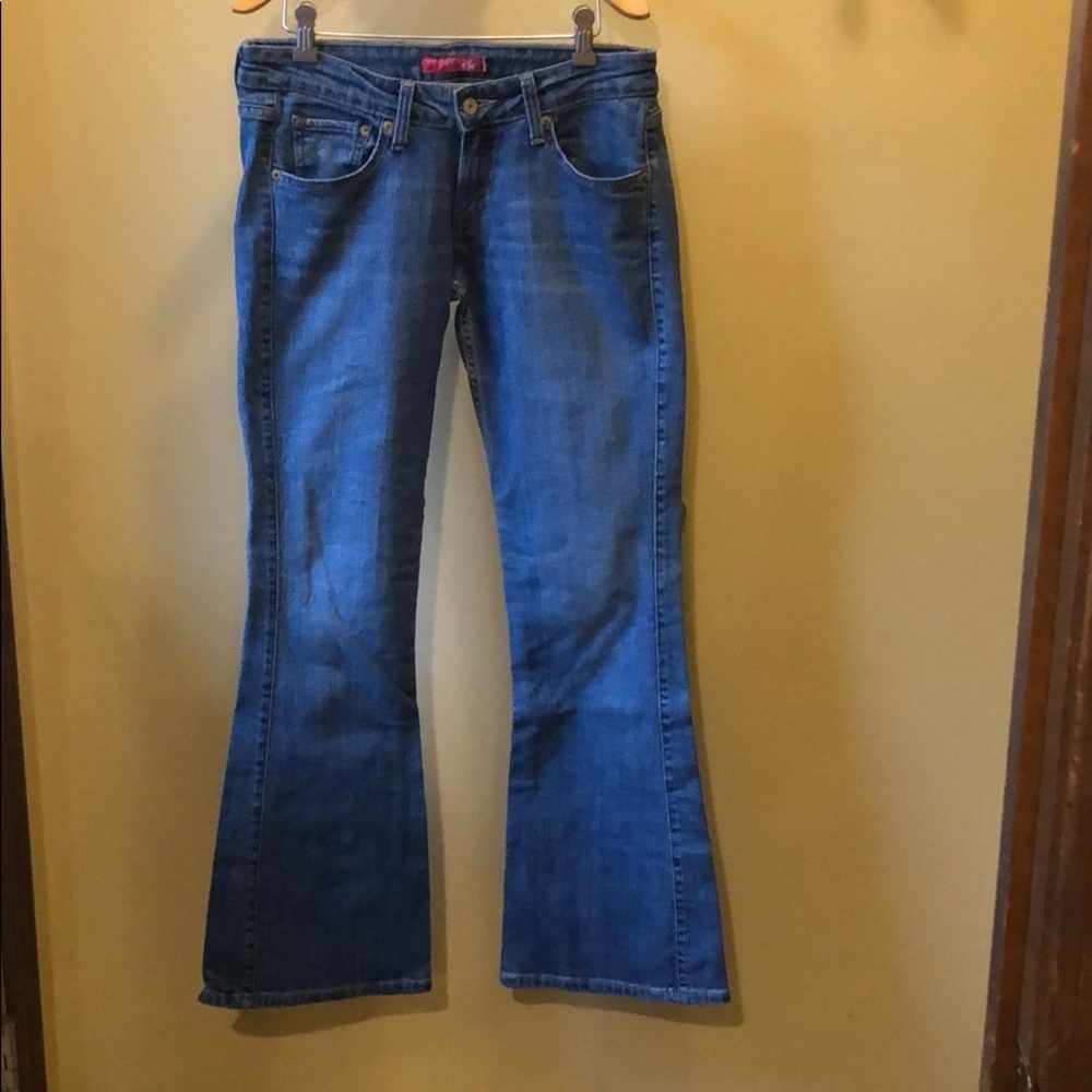 Women’s 524 Levi’s jeans size 7 M inseam 33” rise 8”